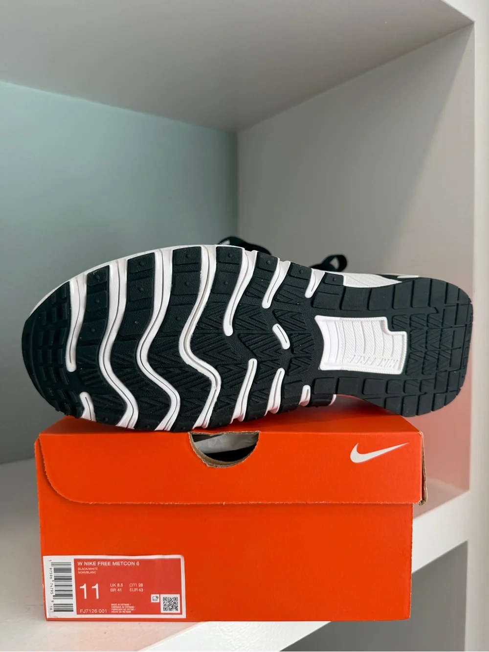 Nike Free Metcon 6 Women’s Black White FJ7126-001 size 11